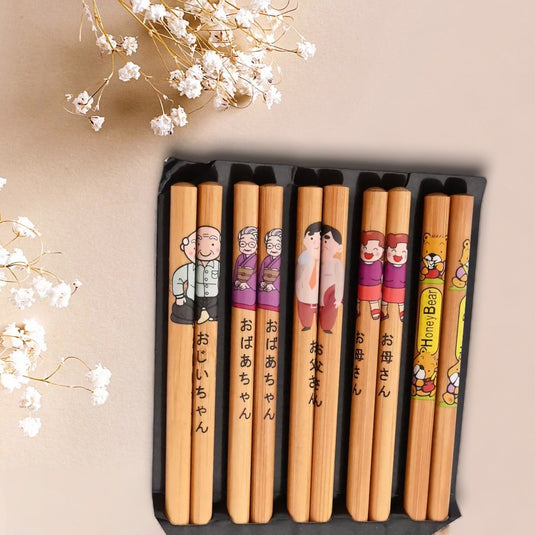 Produit Japonais - Lot de 5 paires de Baguettes "Kazoku" - Ajoutez une touche d'authenticité à vos repas avec ce lot de 5 paires de baguettes japonaises "Kazoku