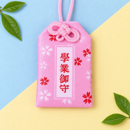 Omamori japonais rose Gakugyō pour les études