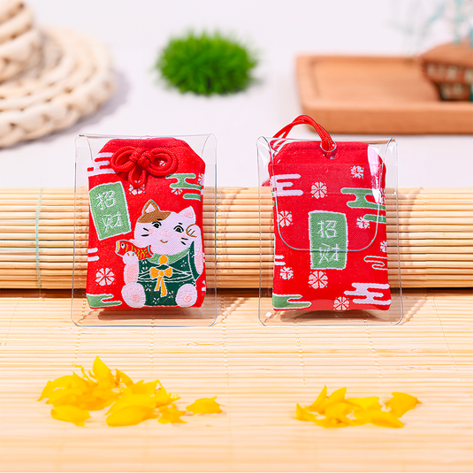 Omamori Succès Financier - Attirez la prospérité avec le célèbre Maneki Neko porte-bonheur