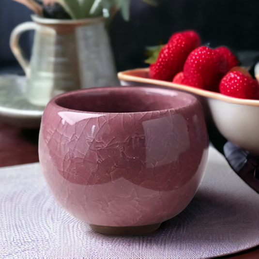 Tasse à thé japonaise en céramique rose au motif subtilement craquelé - Tout l'univers du Japon chez Japonify