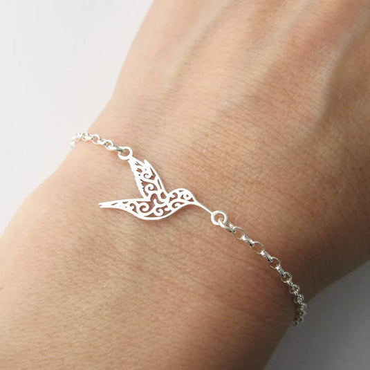 Bracelet origami motif colibri porté au poignet
