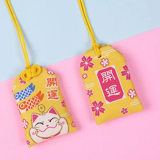 amulette omamori japonais porte bonheur japonais chez japonify maneki neko carpe koi bonne chance