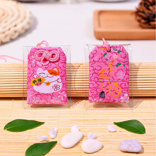 Omamori japonais Kawaii Neko - Rose, amulette porte-bonheur avec motif de chat mignon