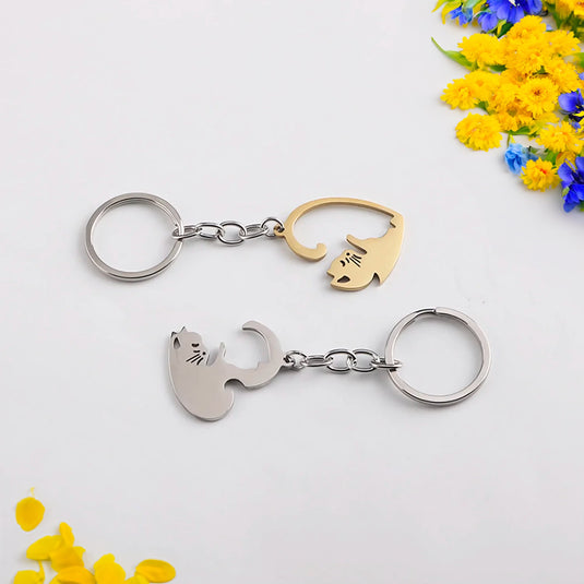 Porte-clé Coeur Chat - L'attachement se reflète dans ce porte-clé unique en forme de chat assemblant un cœur.