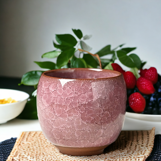Tasse à thé japonaise en céramique rose au motif subtilement craquelé - Tout l'univers du Japon chez Japonify